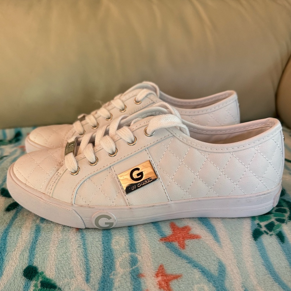 White Guess Sneakers Pleaded